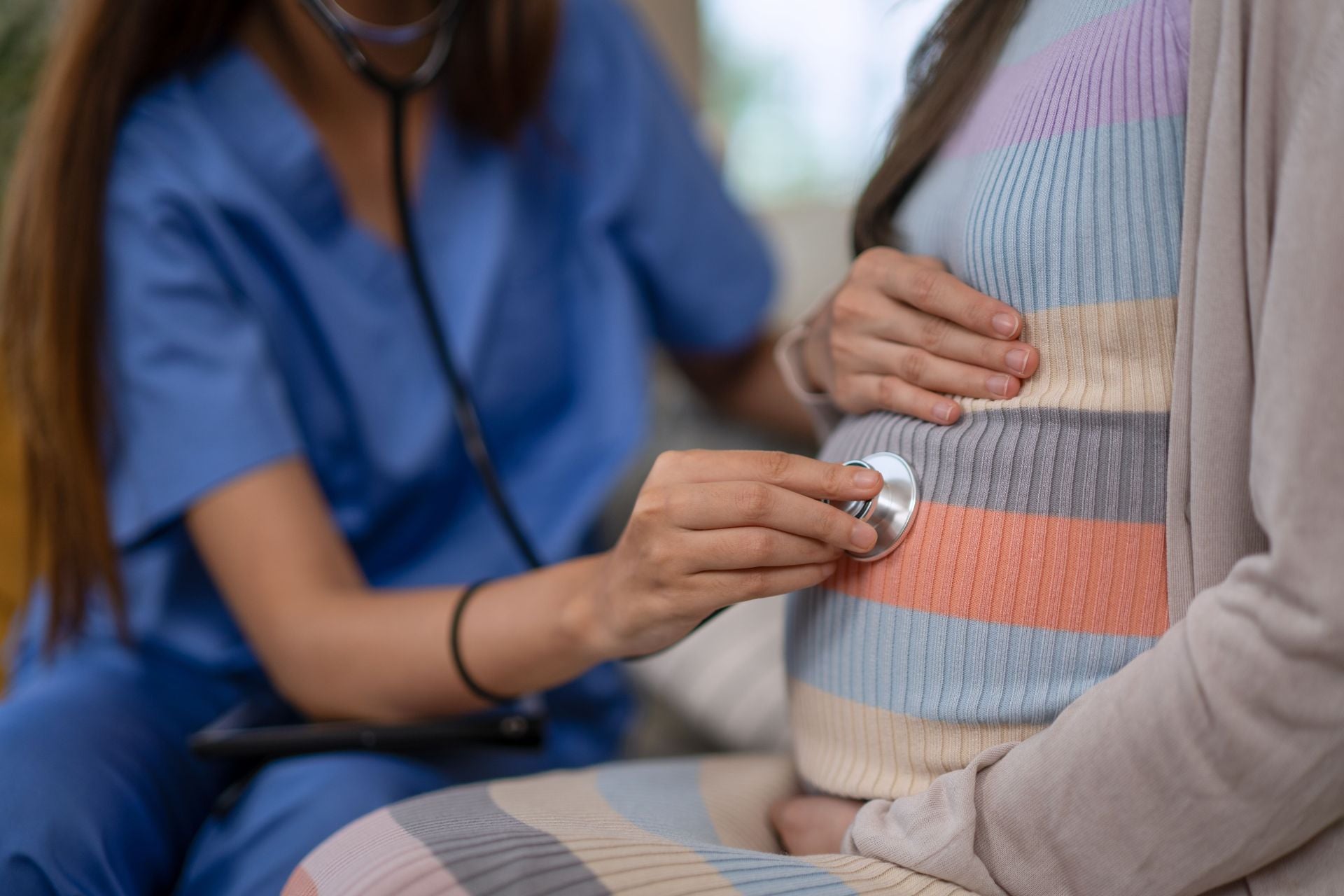 Nėštumas, gimdymas ir psichikos sveikata: biopsichosocialinis požiūris į pagalbą šeimai.